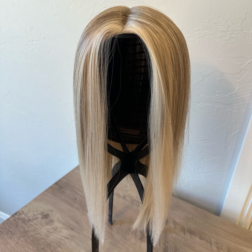Uni wigs. Blonde.